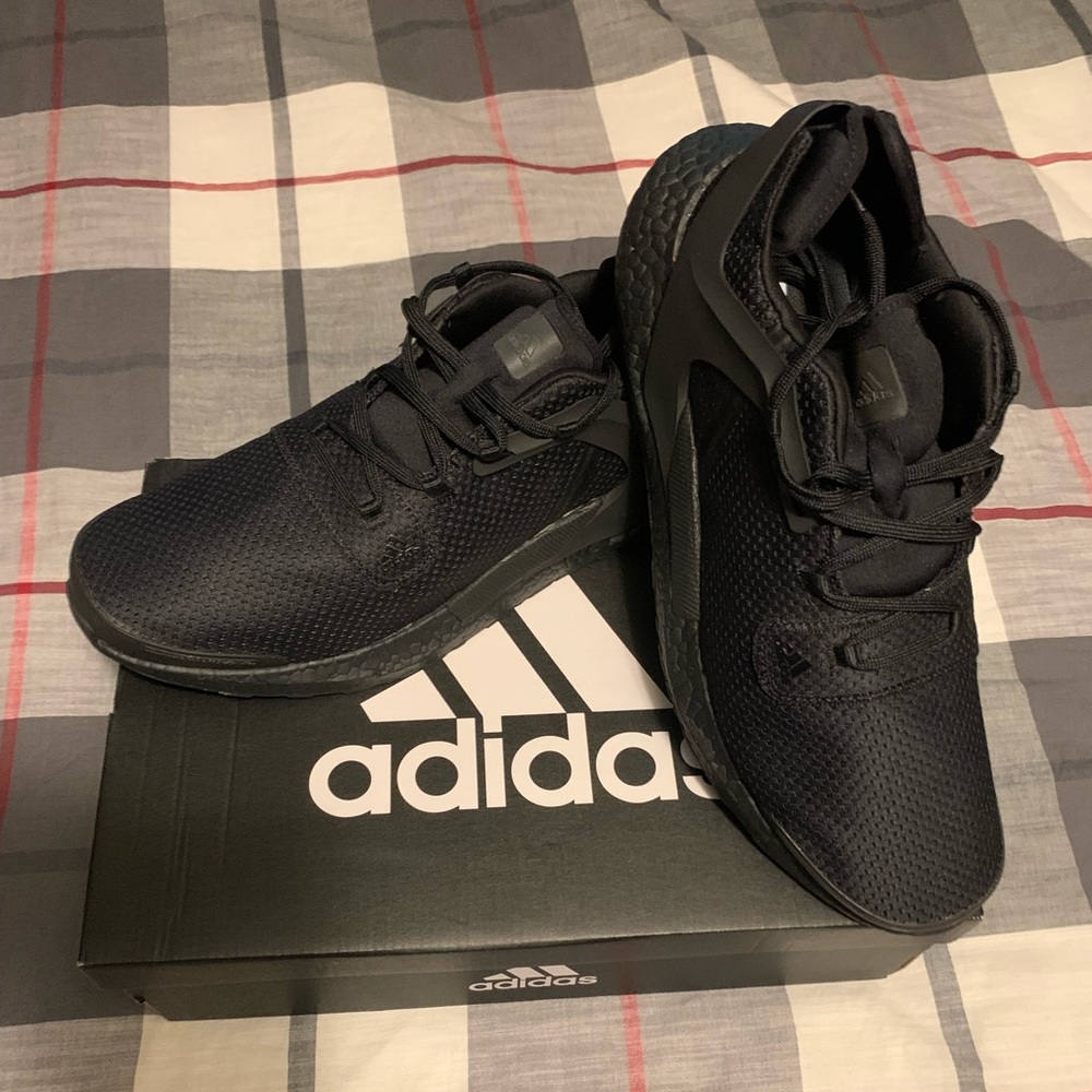 ALPHATORSION BOOST Men’s Adidas 
Running Course A Pied size 12 US. Gently used.